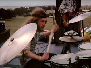 Hoe drumt Mitch Mitchell (Jimi Hendrix Experience) tegelijkertijd rock en jazz?