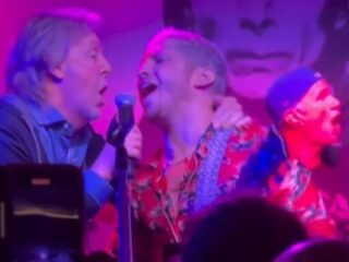 Paul McCartney en Red Hot Chili Peppers-drummer Chad Smith verrassen fans met optreden