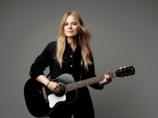 Ilse DeLange vindt rust én inspiratie in haar eigen studio