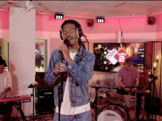 Jeangu Macrooys Space gaat over bijzonder persoon