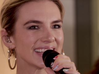 Maan schudt luisteraars wakker met Sowieso Overhoop