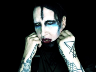 Kan Marilyn Manson zichzelf pijpen?