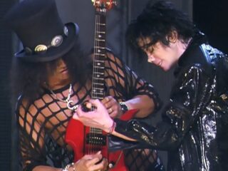 Michael Jackson en Slash stelen de show met spectaculair liveoptreden Black Or White