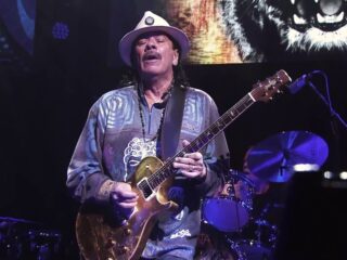 Santana ontroert met liveversie van Samba Pa Ti