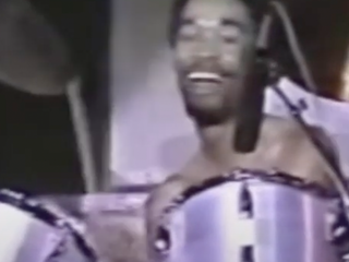 Hoe drummer Fred White van Earth, Wind & Fire al op zijn 15de op tour ging