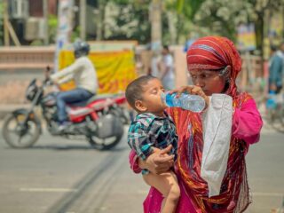 Hoe de wereld omgaat met hitte: van ontkenning tot overleving