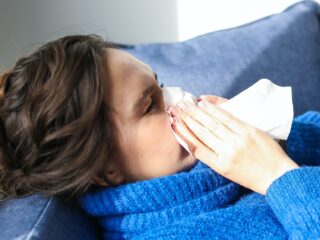 Hoe overleef je de pollenpiek? Huisarts Edwin de Vaal geeft tips