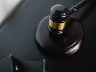 Meester Leonie geeft een kijkje in de wereld van het strafrecht: 'Er bestaan veel vooroordelen'