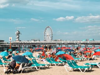 Weerman Maurice waarschuwt strandgangers in aanloop naar zomers weer: 'Zeewater is graadje of 15'