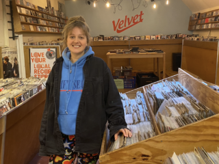 Pieteke vertelt hoe het is om te werken in een platenzaak