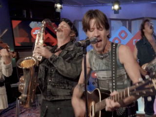 Son Mieux speelt Free For Another Day live bij Jan-Willem Start Op!