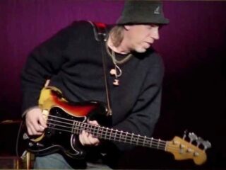 Tom 'T-Bone' Wolk verruilde de accordeon voor de basgitaar