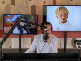 Snelle verrast gezin met kaartjes voor theatertour