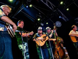 Tim Knol en de Blue Grass Boogiemen slaan handen ineen voor Ride Again