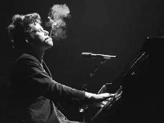 Blokhuis de Podcast: Tom Waits, van barpianist tot dwarse muzikant