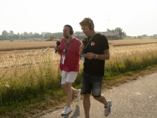 Jan-Willem en Jeroen maken ochtendshow wandelend tijdens Nijmeegse Vierdaagse
