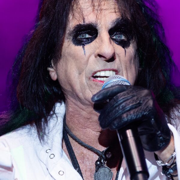 Alice Cooper aasde op comeback met Poison