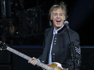 Paul McCartney deelt akoestische opname bij het kampvuur