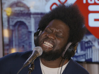 Michael Kiwanuka betovert met optreden De Staat Van Stasse