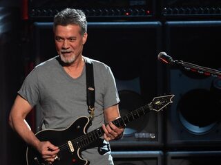 Twee bijzondere gitaren van Eddie van Halen worden geveild