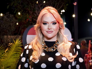 NikkieTutorials ontvangt alle Songfestival-deelnemers in haar LookLab