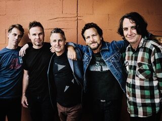 Pearl Jam laat voor het eerst in twee jaar live van zich horen