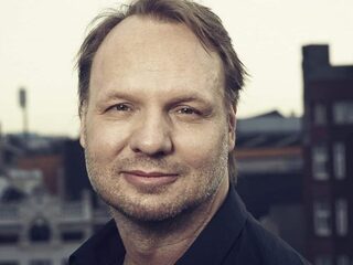 Rob Stenders stemt voor de NPO Radio 2 Top 2000