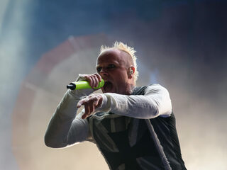 The Prodigy herdenkt zanger Keith Flint een jaar na overlijden