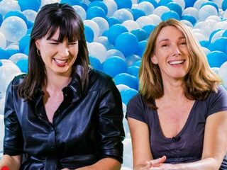 Vrouwen met Ballen zetten kaartenactie op voor verjaardag van oma Tiny