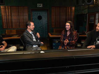 Bart in gesprek met Caro Emerald over 'A Night Like This'