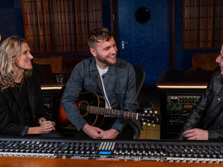 Bart praat met Suzan & Freek over ‘Als Het Avond Is’