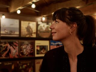 Emmely: 'Ik luisterde stiekem platen op mijn broers kamer'