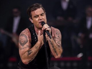 Robbie Williams verrast met tweede albumaankondiging dit jaar
