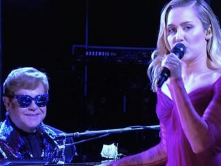Elton John zingt 'Tiny Dancer' met Miley Cyrus