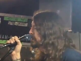 Foo Fighters maakt mashup van John Lennon en Van Halen