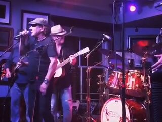 AC/DC-frontman Brian Johnson treedt op met Mick Fleetwood