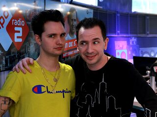 Jett Rebel is niet weg te slaan bij onze piano