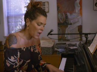 Het verhaal achter 'Leave The Light On' van Beth Hart