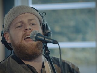 Tom Walker live bij Ekdom In De Ochtend