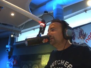 Gerard helpt Stephan eindelijk aan de plaat die hij zoekt