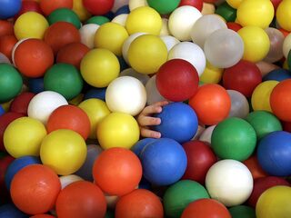 Hoe vaak wordt een ballenbak schoongemaakt?