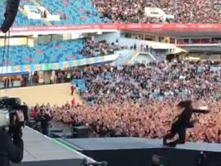 Dave Grohl 'valt' weer van podium