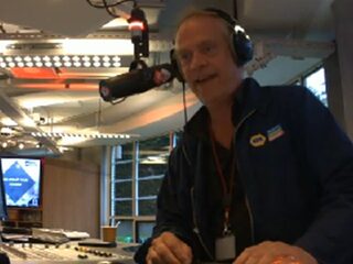 Stefan zingt lied voor Trump en Kim Jong-un