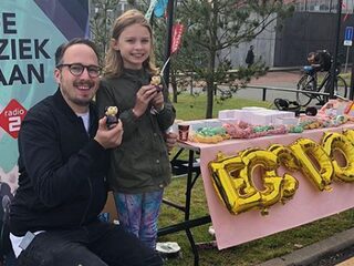 Egg-dops als warme broodjes over de toonbank