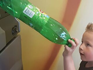 Daan (5) zamelt geld in voor badkamer zieke buurvrouw