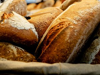 Frank bakt Tom Dumoulins brood tijdens de Tour