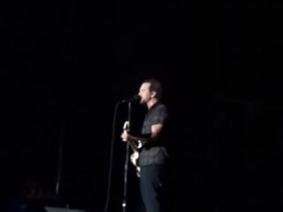Eddie Vedder covert 'Help!' van The Beatles