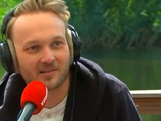 Arjen Lubach rapt mee met 'La Tribu De Dana'