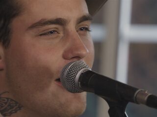 Douwe Bob speelt 'Shine' in Jan-Willem Start Op