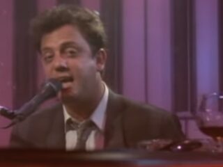 Billy Joel duikt onder om 'Piano Man' te schrijven